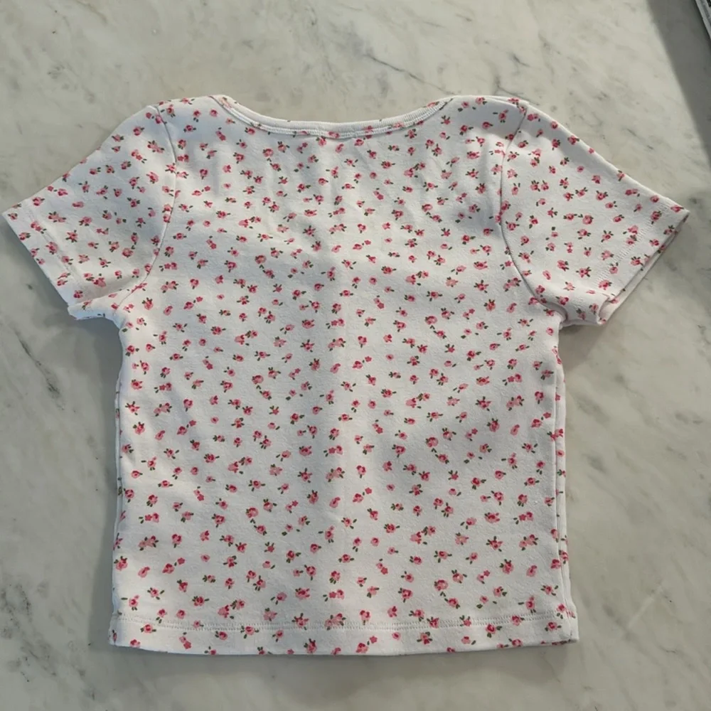 Brandy Melville Floral Print Button Up Scoop Neck Top - Picture 6 of 6